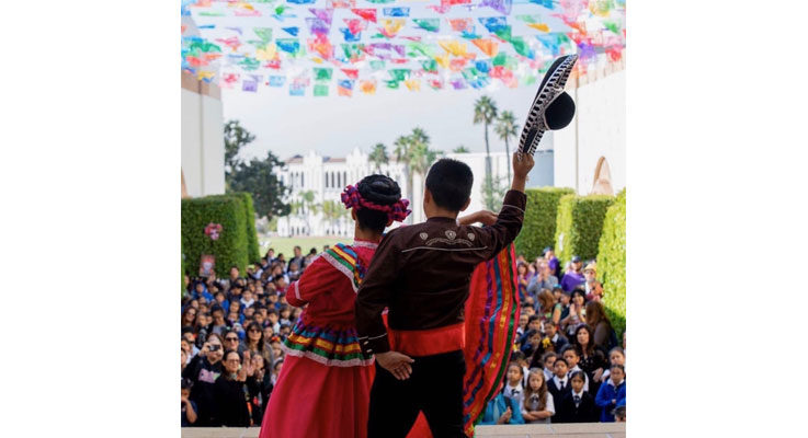 Slider – Folklorico Stage Girl Boy