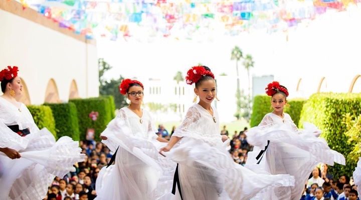 Slider – Folklorico Dancers